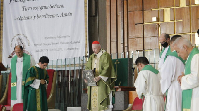 El Arzobispo Carlos Aguiar Preside La Misa Dominical. Foto: Basílica De Guadalupe/Cortesía.
