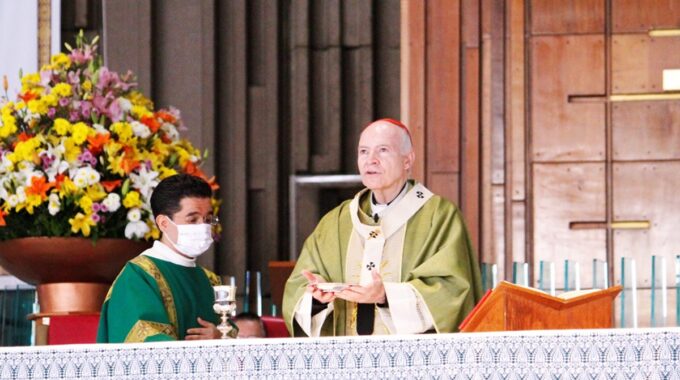 El Arzobispo Carlos Aguiar Preside La Misa Dominical. Foto: Basílica De Guadalupe/Cortesía