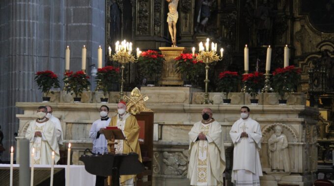 Misa De Navidad 2021 Presidida Por El Arzobispo Carlos Aguiar Retes.