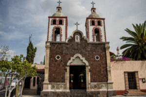 Parroquia de los Santos Reyes - Un espacio donde el arte y la creatividad pastoral enriquecen la vida en comunidad.