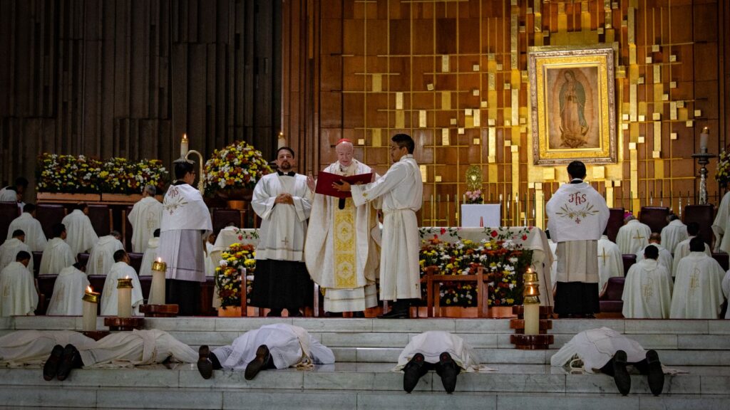cuál es la misión de un sacerdote